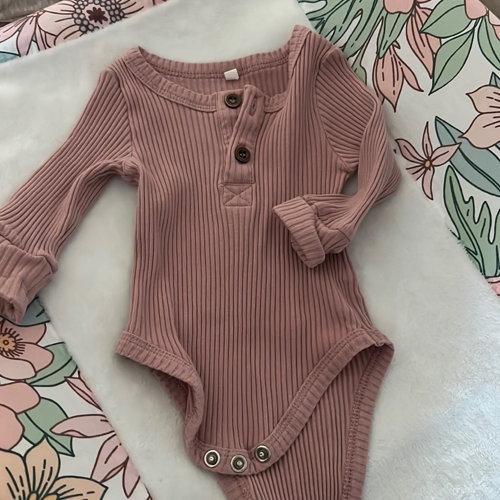 Ribbed dusty pink onesie